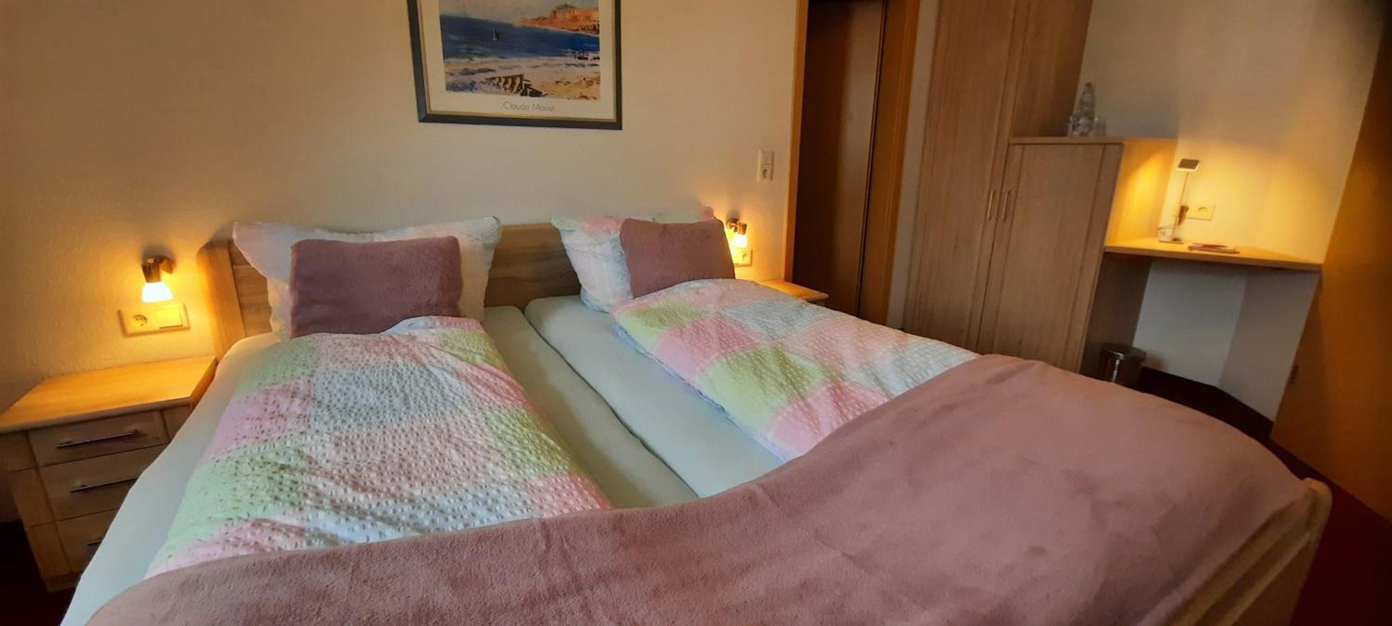 Hotel Zum Kreuzberg Winterberg Bagian luar foto