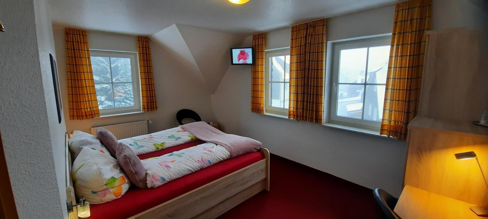 Hotel Zum Kreuzberg Winterberg Bagian luar foto