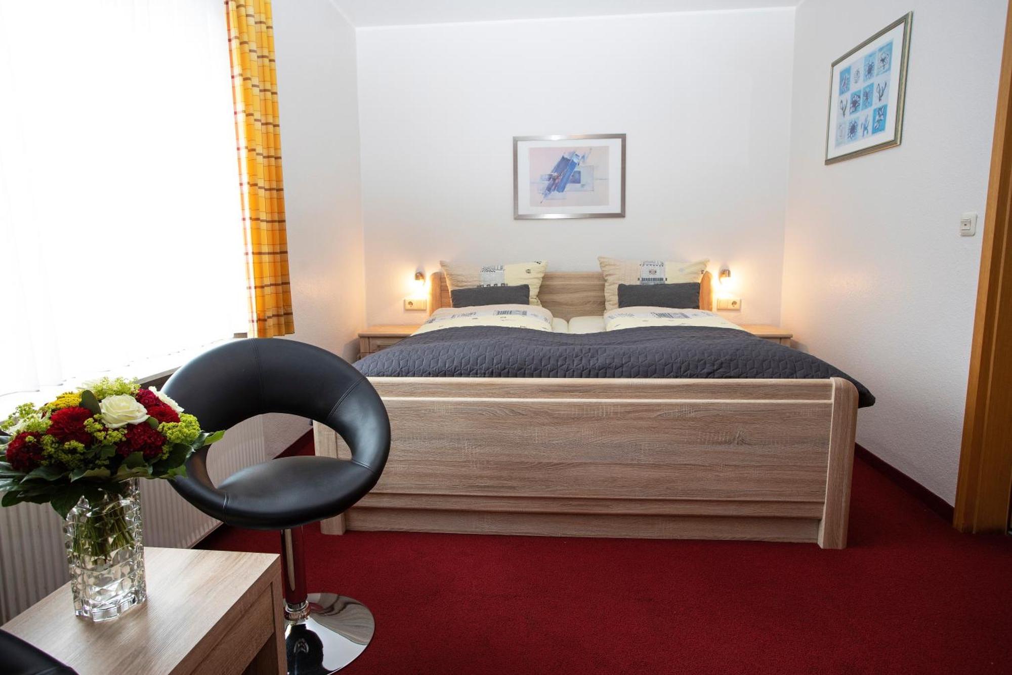 Hotel Zum Kreuzberg Winterberg Bagian luar foto